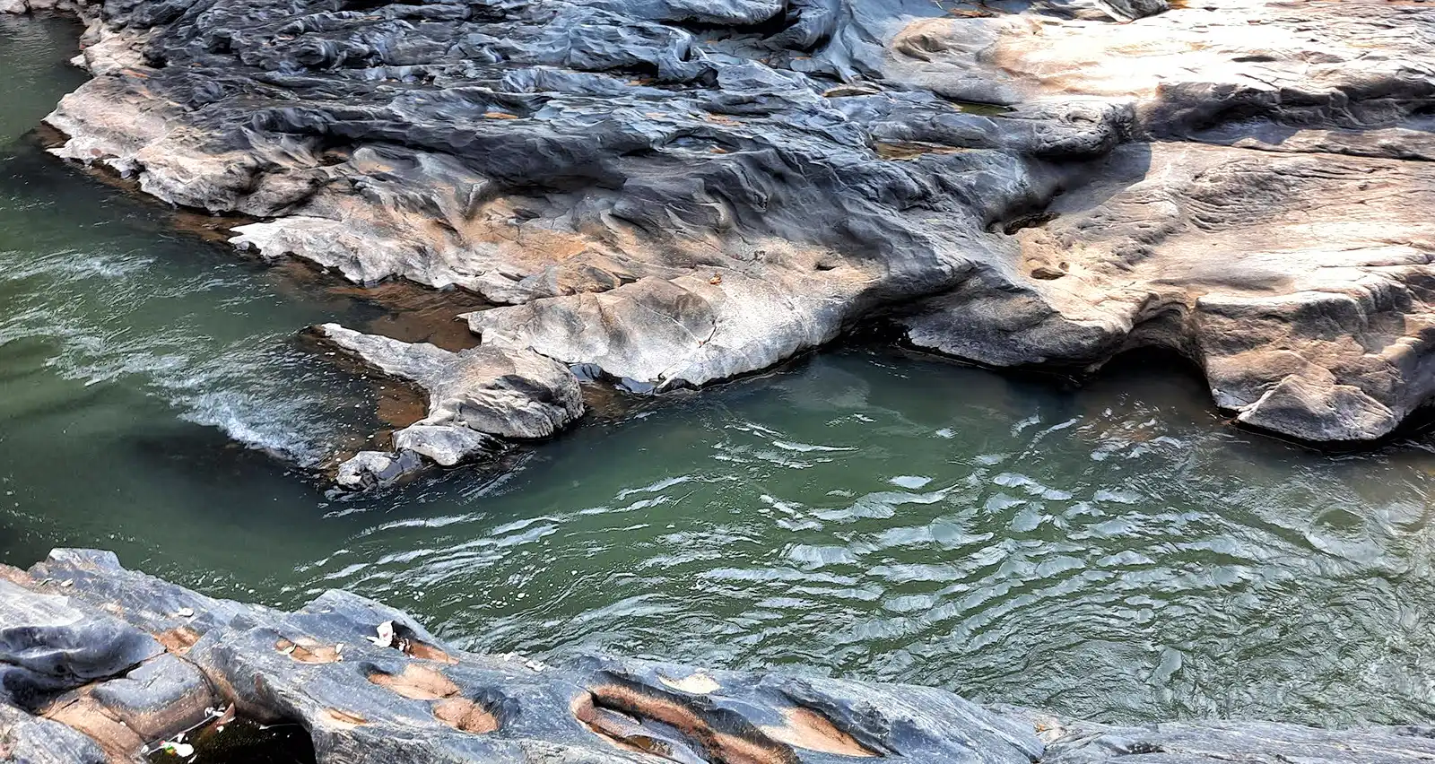 Syntheri rocks