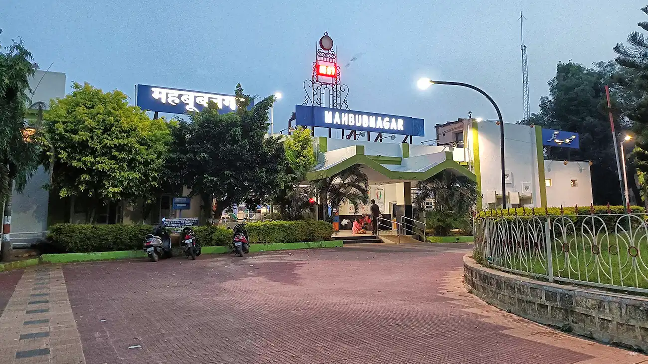 Hyderabad to dandeli distance